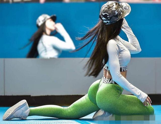 《荆棘与荣耀》全面记录中国女排拼搏历程